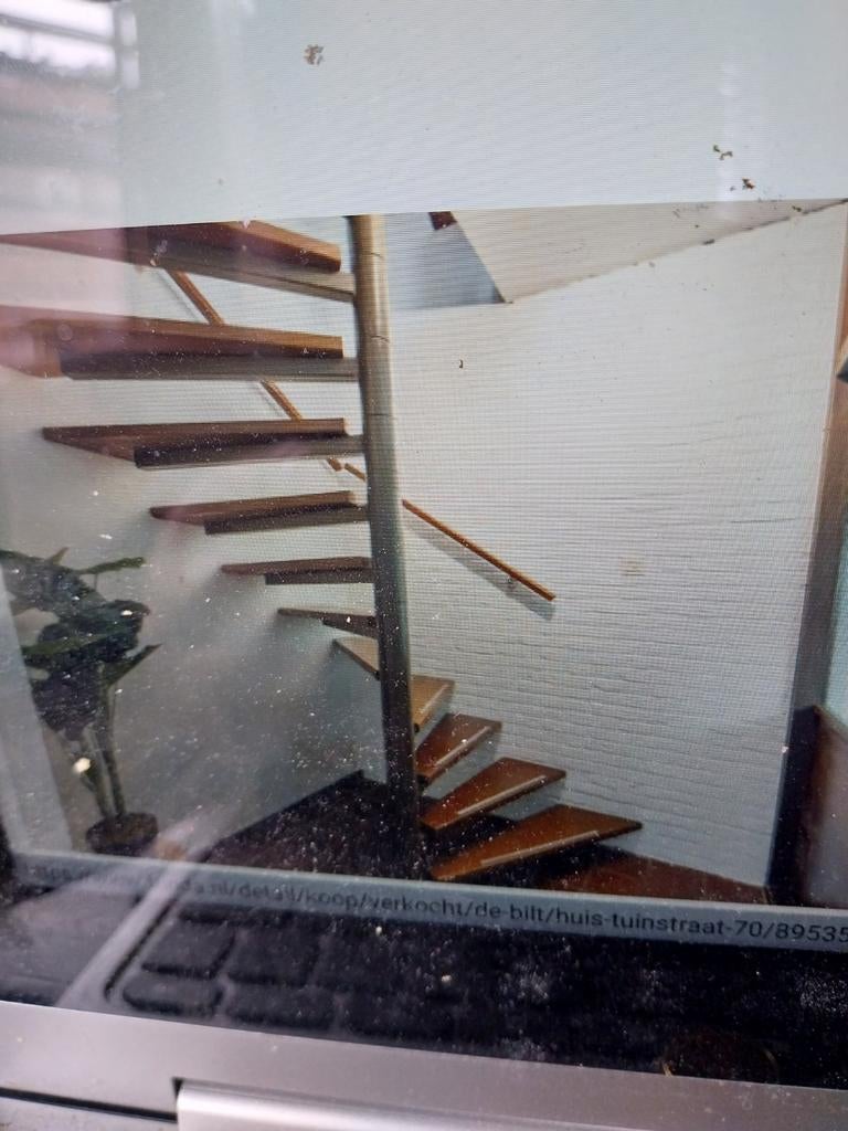 Spiltrap staal met hardhouten treden, Ophalen, 2 tot 4 meter