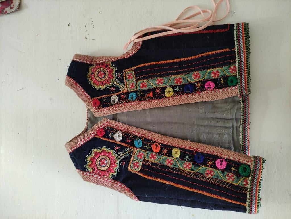 Antiek rijglijfje voor kind klederdracht Marken, Antiek en Kunst, Antiek | Kleding en Accessoires, Ophalen of Verzenden