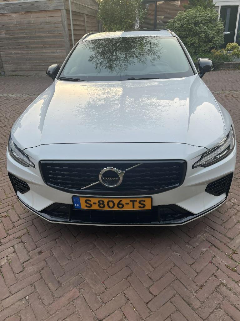Volvo V60 2.0 T6 Recharge AWD R-Design Panaromadak, Automaat, Zwart, 4 cilinders, Wit