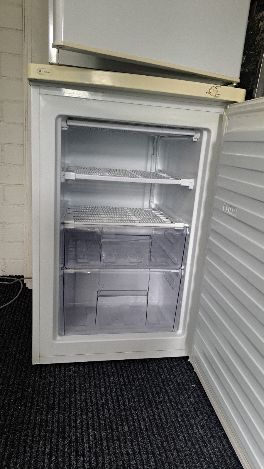 Whirlpool vriezer, Gebruikt, 75 tot 100 liter, 45 tot 60 cm, Met vriesvak