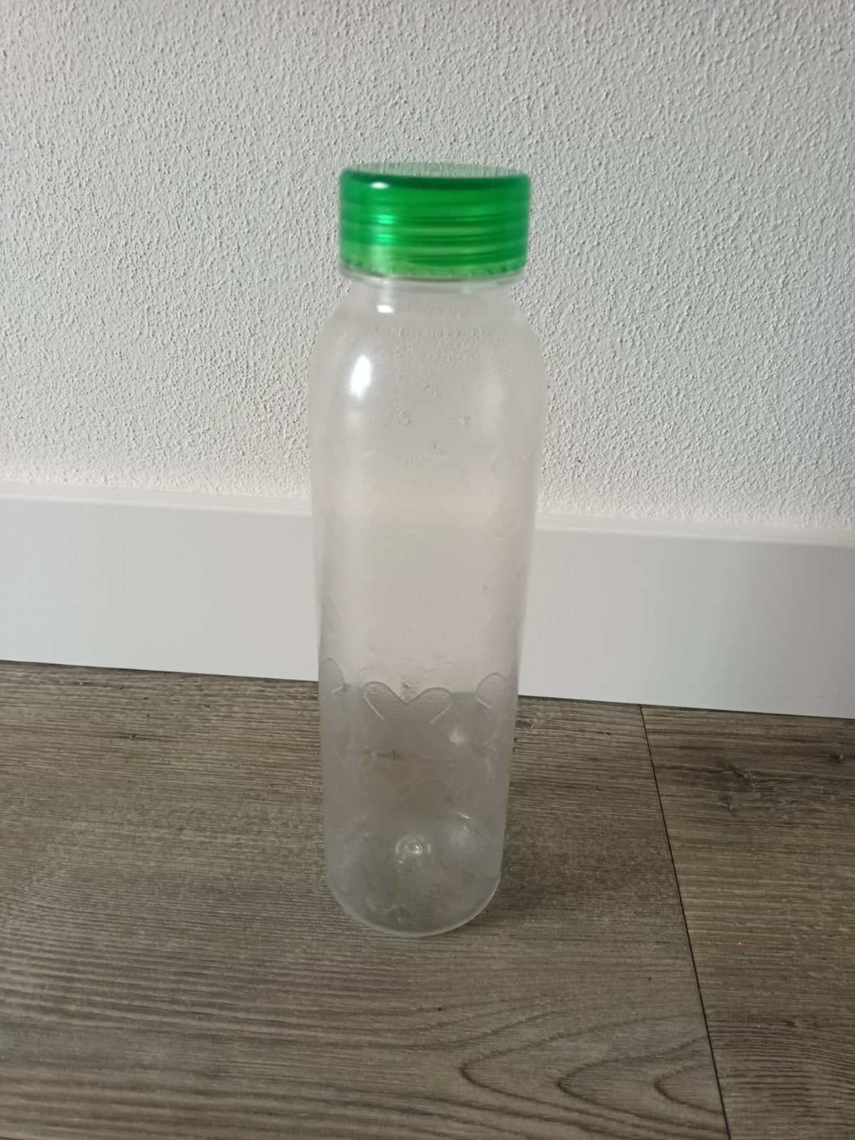 Plastic Kunststof fles met draaidop Ikea 600 ml met kruizen, Huis en Inrichting, Gebruikt, 600 ml, Geschikt voor vriezer, Ophalen of Verzenden