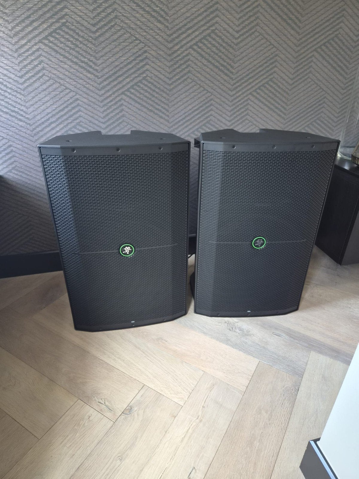 Mackie Thump 215 XT SET  met Thomann Beschermhoezen, Overige typen, Zo goed als nieuw, Ophalen, 150 watt of meer