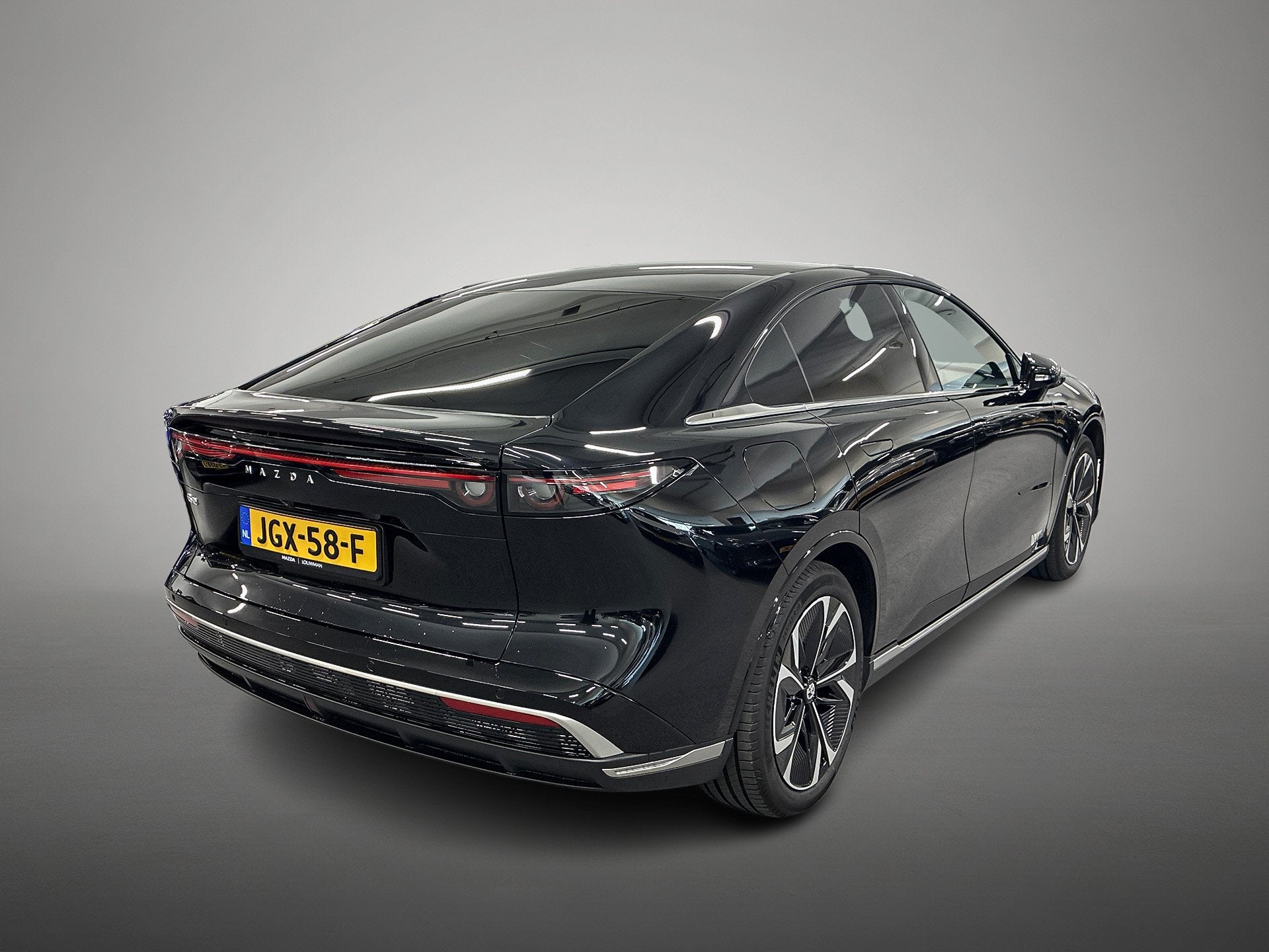 Mazda 6e Takumi 68.8 kWh Demo voordeel WLTP 479 km van 10% t, Auto's, Automaat, 12 maanden, Zwart, 375 min