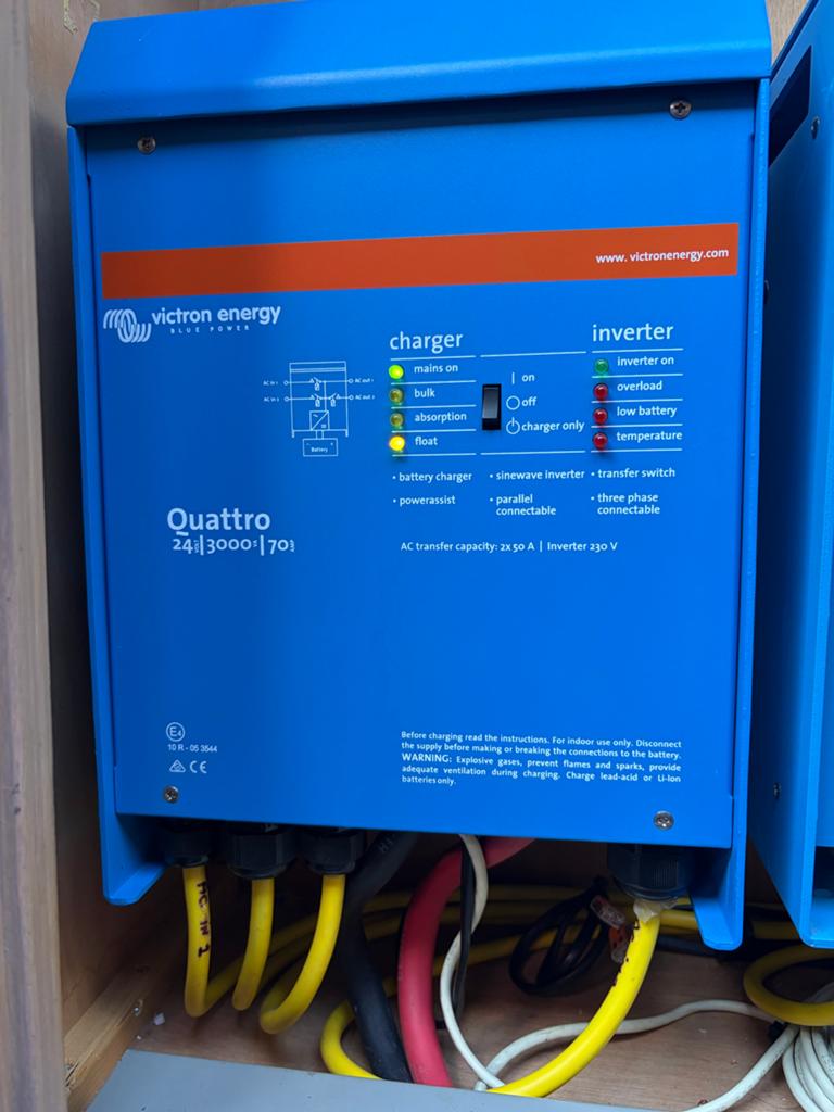 Victron Quattro 24-3000-70 Lader/Omvormer, Ophalen, Hoofdstraat 1, Gebruikt, Victron