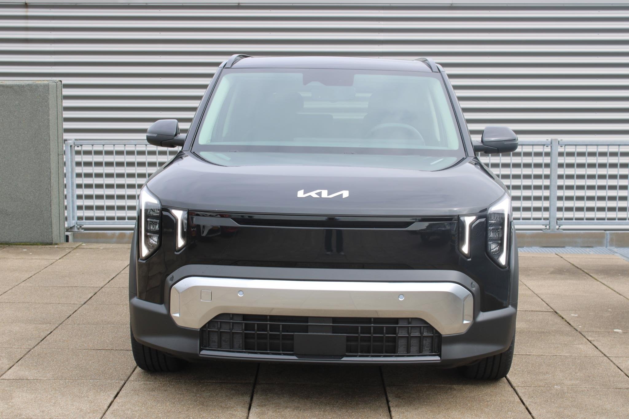 Kia EV2 Plus 42.2 kWh 4p. Stoel en stuurverwarming / 18" LM, Auto's, Stof, 4 stoelen, Zwart, Nieuw