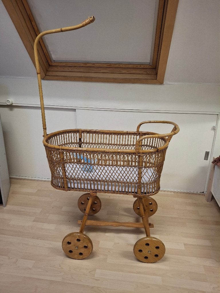 Wieg / rotan wieg, Ophalen, Zo goed als nieuw, Wieg