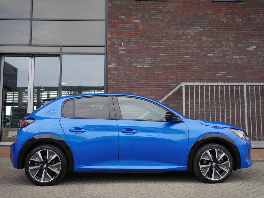 Peugeot e-208 EV GT Pack 50 kWh | Achteruitrijcamera | Dodeh, Auto's, Peugeot, 136 pk, Gebruikt, Zwart, 351 km