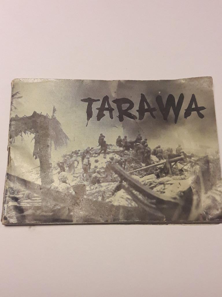 USMC us-navy boekje us army Tarawa, Nederlandstalig!, Ophalen of Verzenden, Marine, Amerika, Embleem of Badge