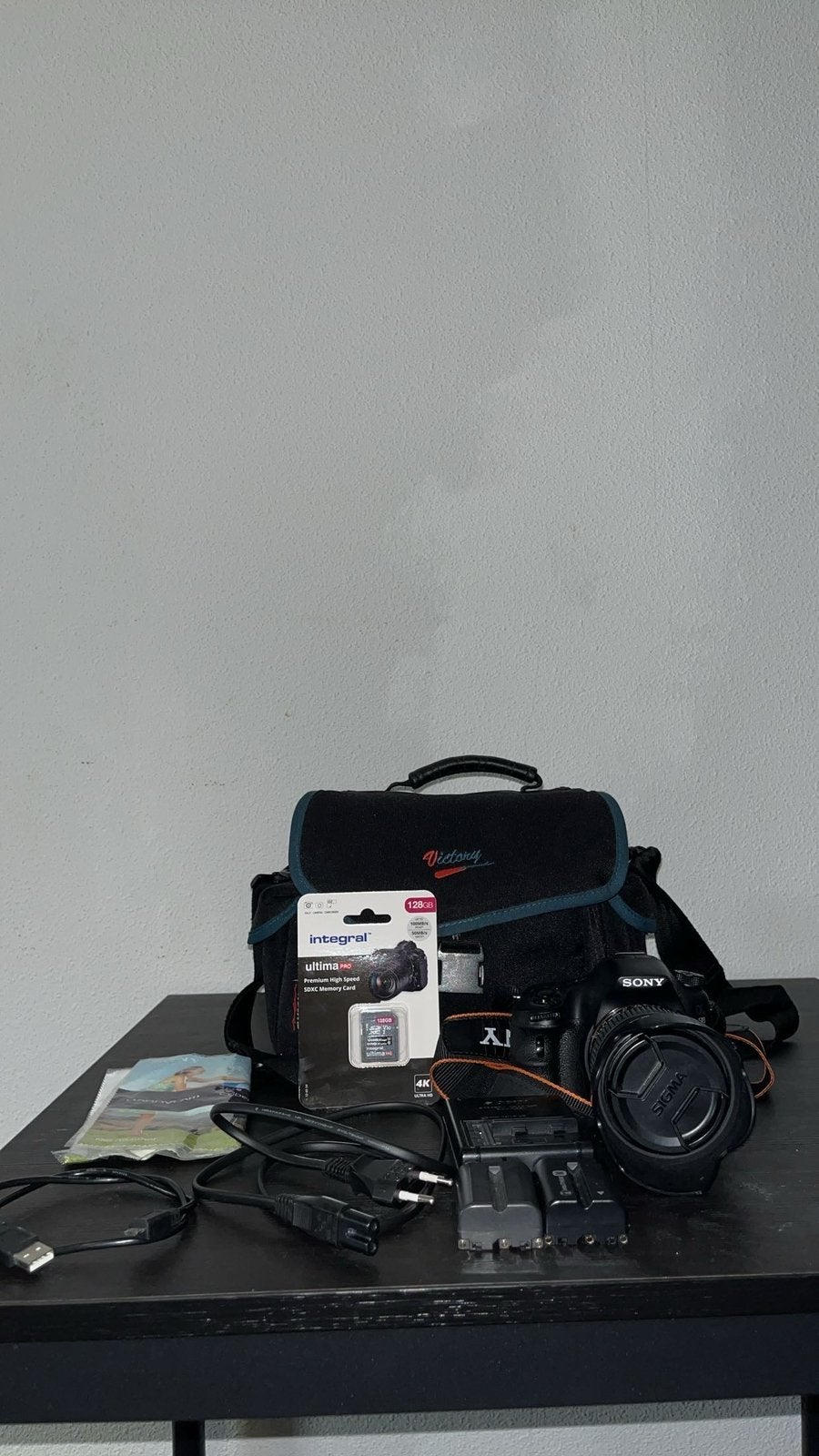 Sony Alpha a58 DSLR Camera + 18-200mm Lens | Weinig Gebruikt, Ophalen of Verzenden, Zo goed als nieuw