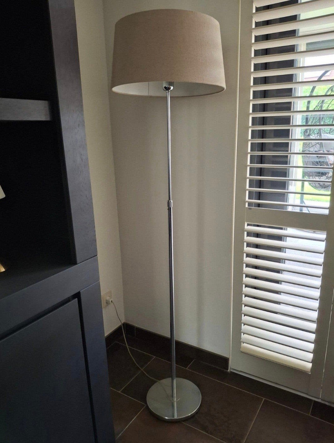 Staande lamp / vloerlamp met beige kap., Ophalen, Zo goed als nieuw, 150 tot 200 cm