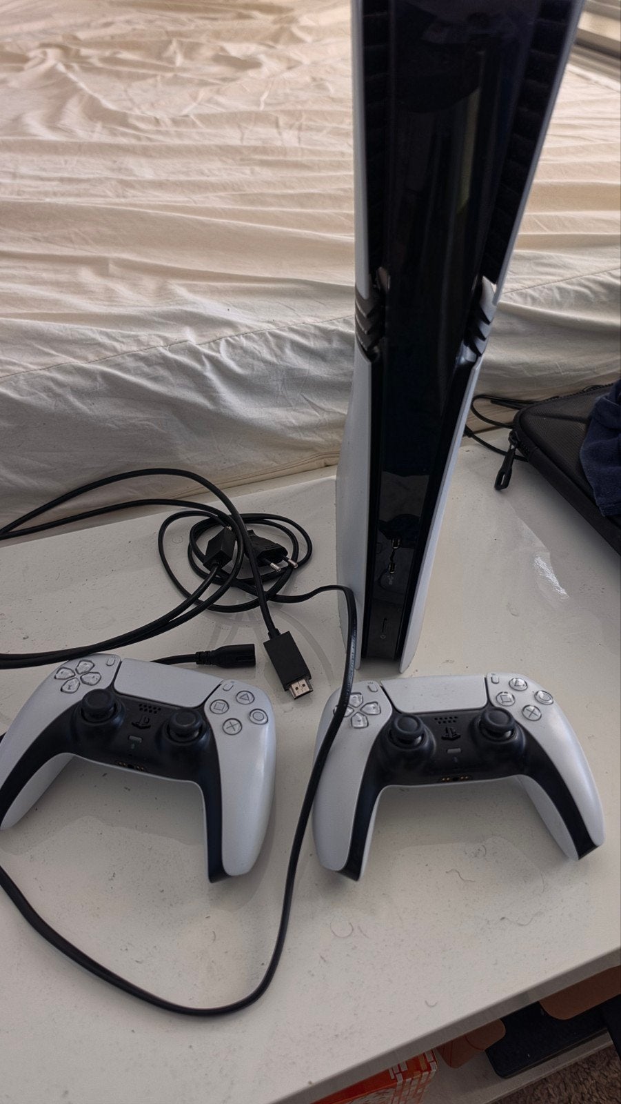 PS5 Pro met 2 controllers + 2x 2TB opslag, Spelcomputers en Games, Overige genres, 2 spelers, Ophalen of Verzenden, Zo goed als nieuw