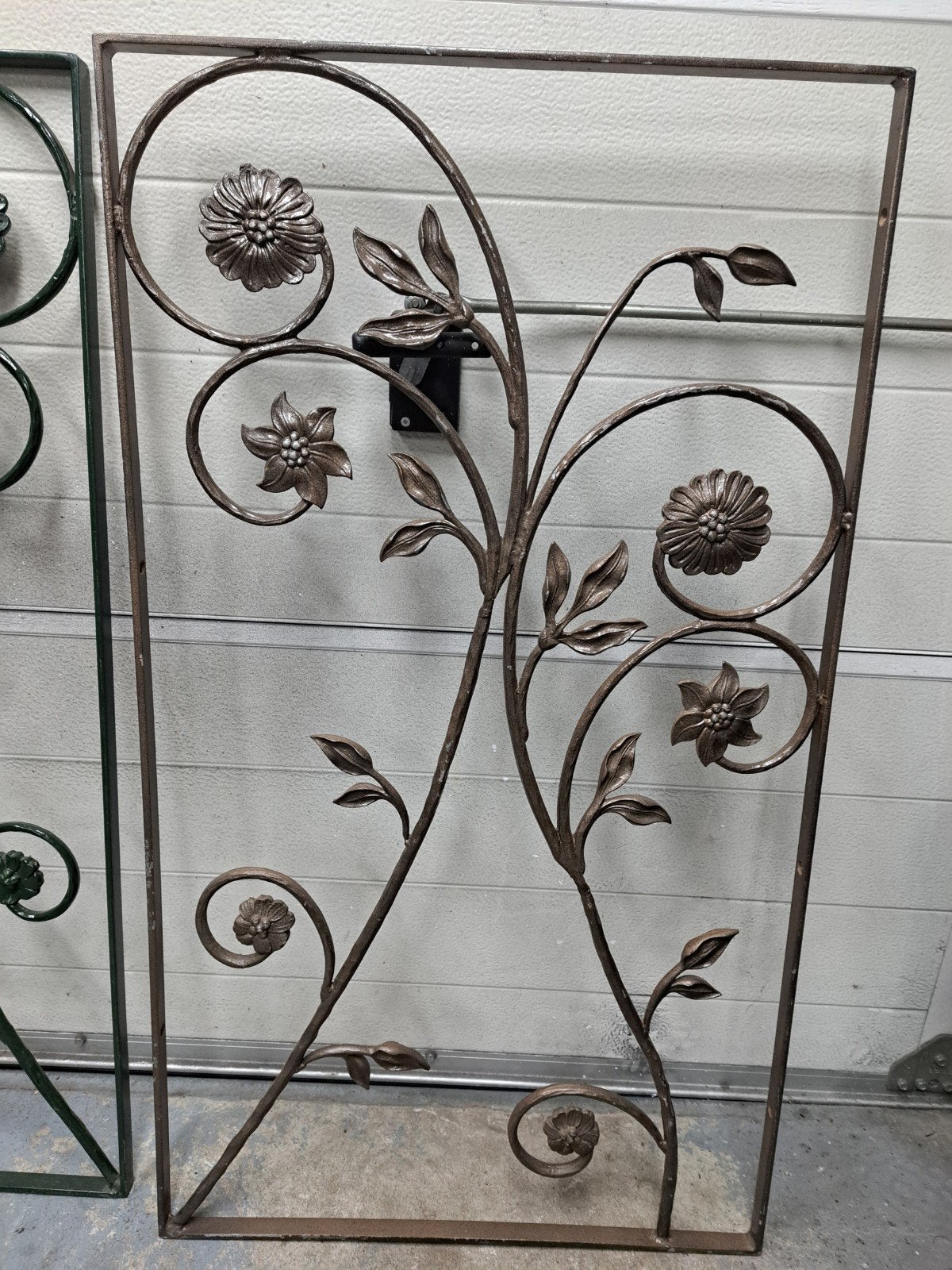 Decoratieve metalen wandpanelen met bloemmotief, Metaal, 101 cm, Meerkleurig, Klassiek