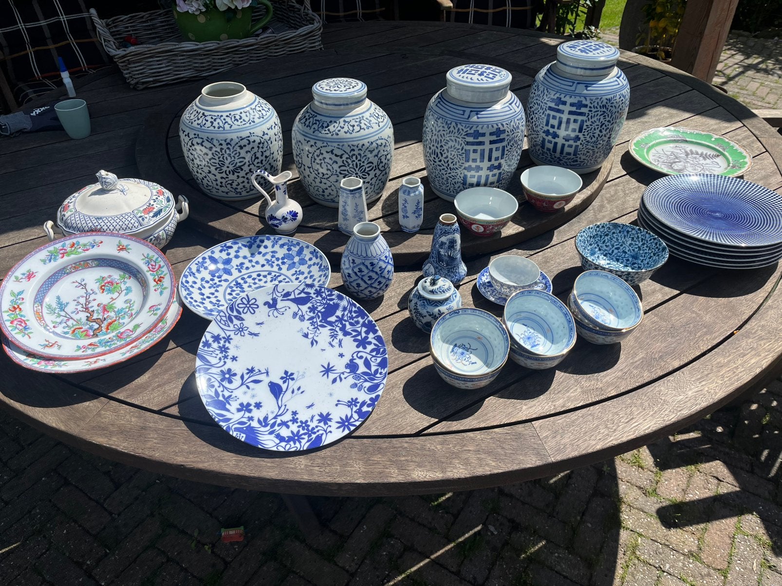 Partij porseleinen Chinese vazen en borden kopjes, Ophalen