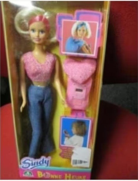 2002 BARBIE/SINDY BONNE HEURE met HORLOGE NIEUW in doos, Ophalen of Verzenden, Nieuw, Fashion Doll