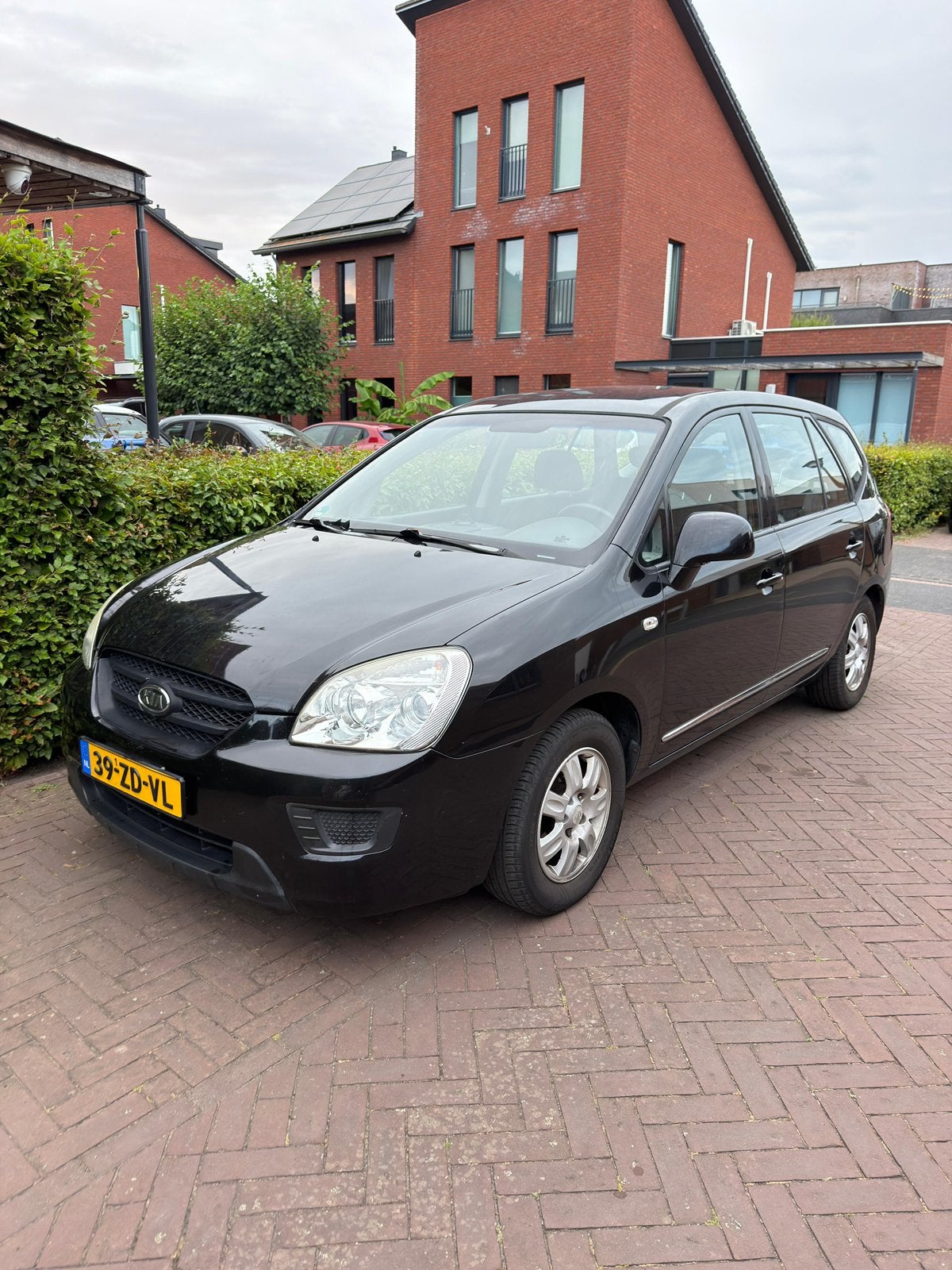 Kia Carens 2.0 Cvvt 5-ZIT 2008 zwart met trekhaak, Auto's, Voorwielaandrijving, 1998 cc, Stof, 4 cilinders