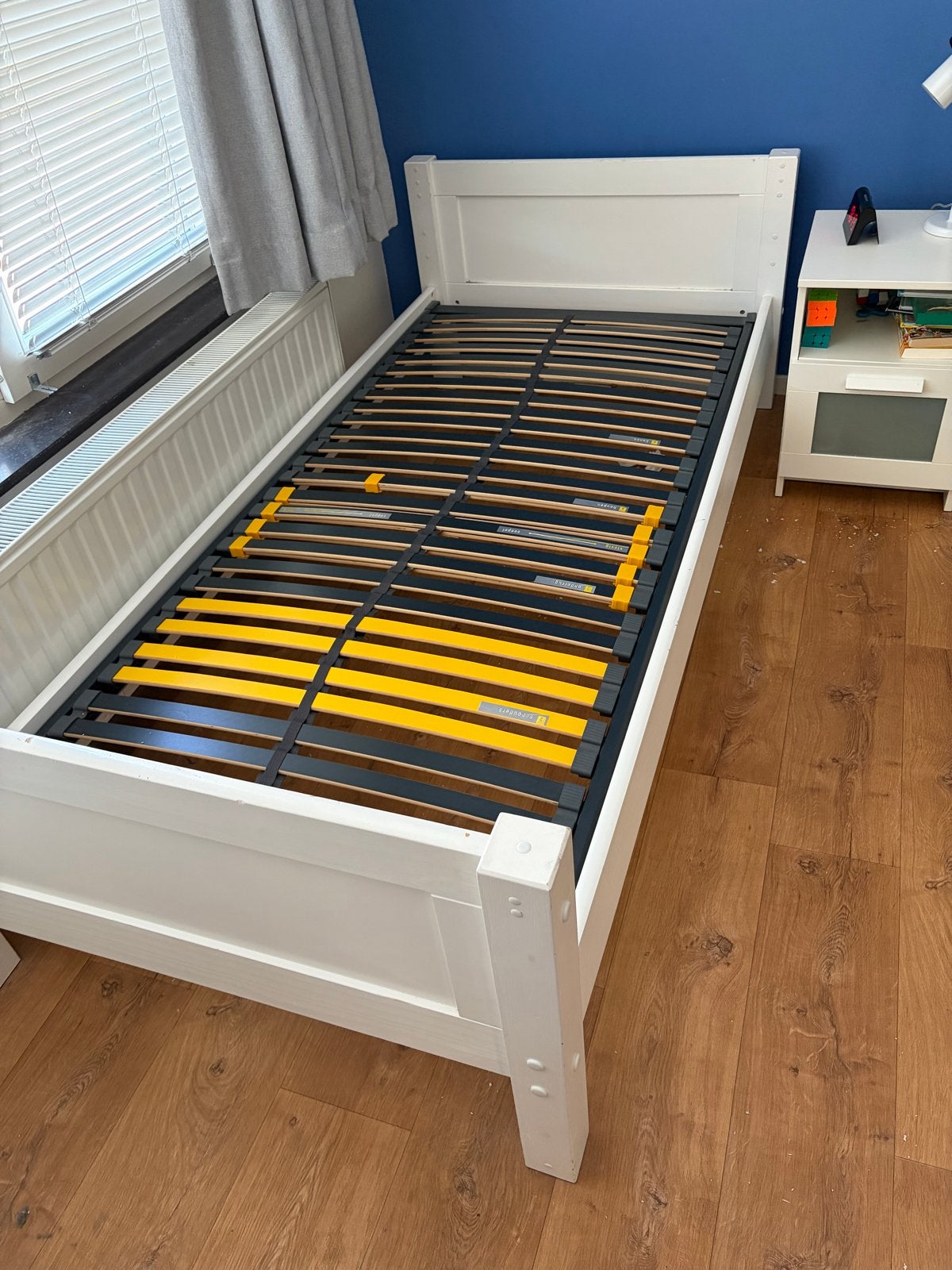Eenpersoonsbed wit met lattenbodem (90x200 cm), Ophalen, Gebruikt, 90 cm, Eenpersoons