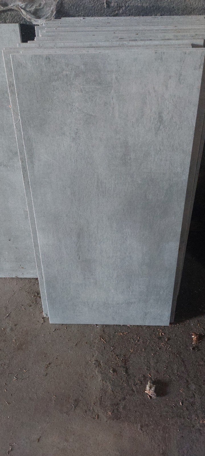 Grijze vloer-/wandtegel 30 x 60 cm 18 stuks, Doe-het-zelf en Verbouw, Tegels, Ophalen, 40 tot 60 cm, Nieuw, Minder dan 5 m²