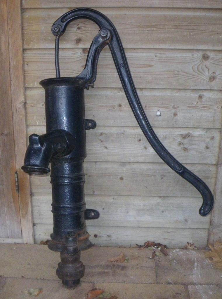 curiosa OUDERWETSE gietijzeren WATERPOMP van vroeger, Tuin en Terras, Ophalen, Gebruikt, Handmatig, Bronpomp
