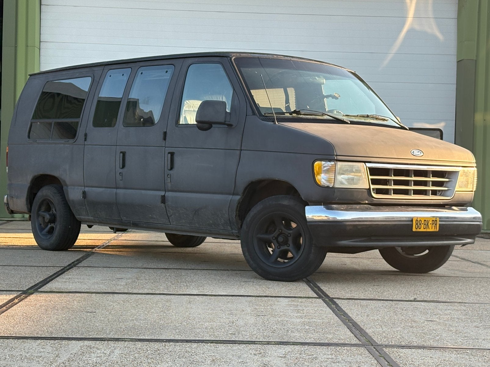 Ford E150 Econoline | LPG | Grijs kent. | 5.8 V8 |, Automaat, Achterwielaandrijving, 8 cilinders, Zwart