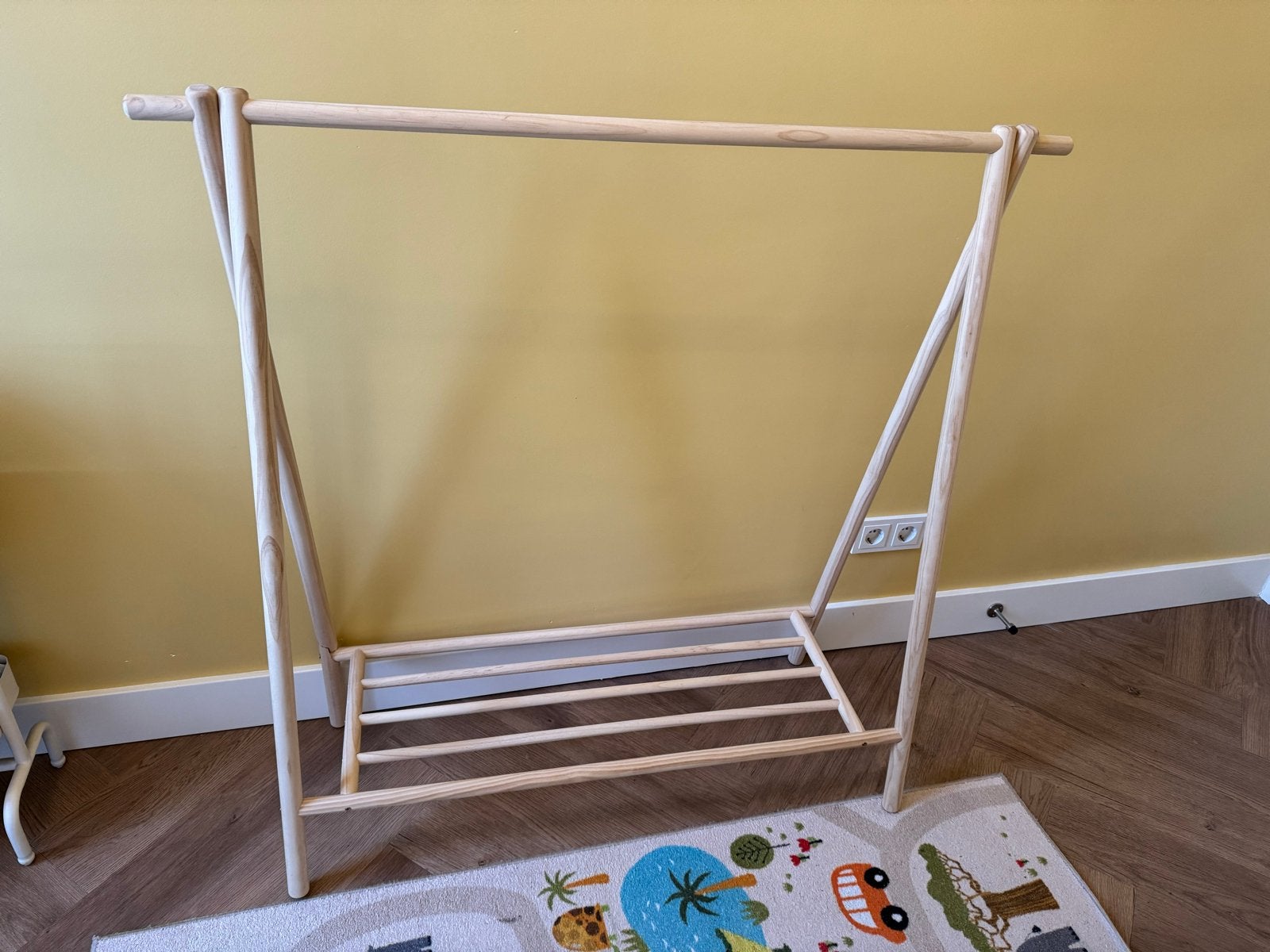 Houten kledingrek voor kinderen, Ophalen, Gebruikt