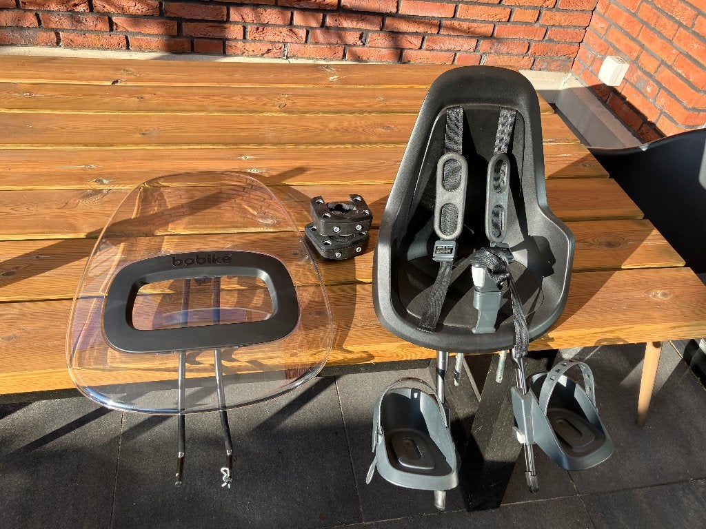 Bobike mini one voorzitje met scherm en 2 montage beugels, Fietsen en Brommers, Ophalen, Bobike, Gebruikt, Voetsteuntjes