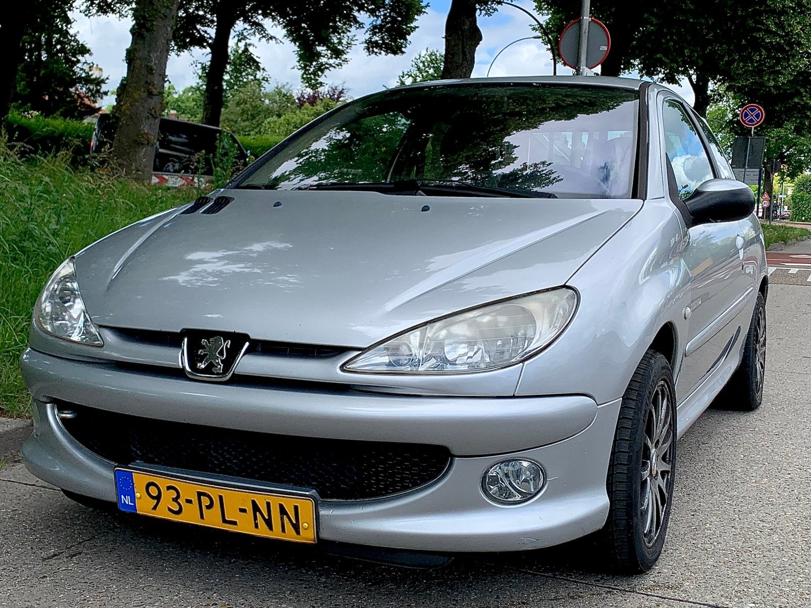 Peugeot 206 1.4-16V QS / Airco / LM-V / Spoiler / Centrale-V, Voorwielaandrijving, 1360 cc, 31 €/maand, 4 cilinders