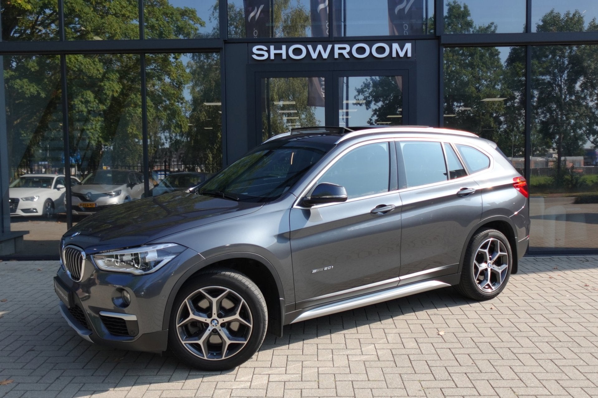 BMW X1 BMW X1 sDrive20i High Executive PANO NAVI LEDER VOL, Auto's, BMW, 1998 cc, Adaptive Cruise Control, Bedrijf, 1455 kg