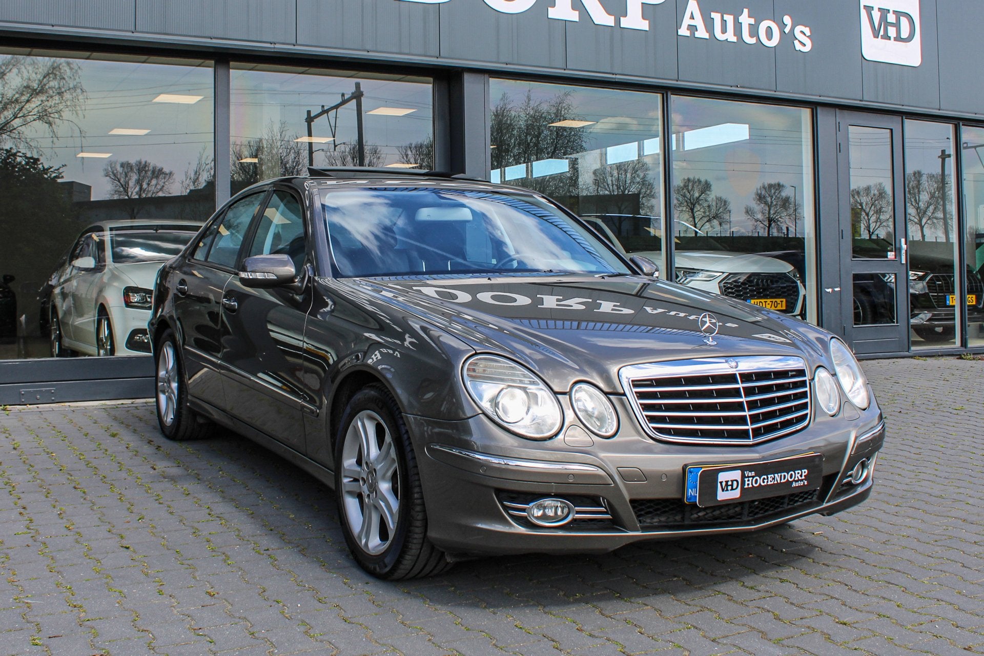Mercedes-Benz E-klasse 350 Avantgarde NAVI XENON SCHUIFDAK L, Auto's, Automaat, Achterwielaandrijving, Gebruikt, Zwart