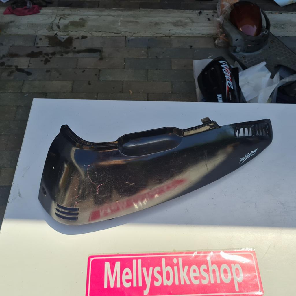 Kymco dj 50 rechter zijkap achterkap zwart, Ophalen of Verzenden, Kymco, Info@kymco.nl, Nl