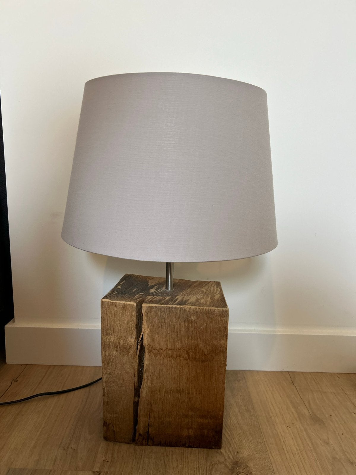 Robuuste houten tafellamp met beige kap, Ophalen, Gebruikt, Landelijk, Hout