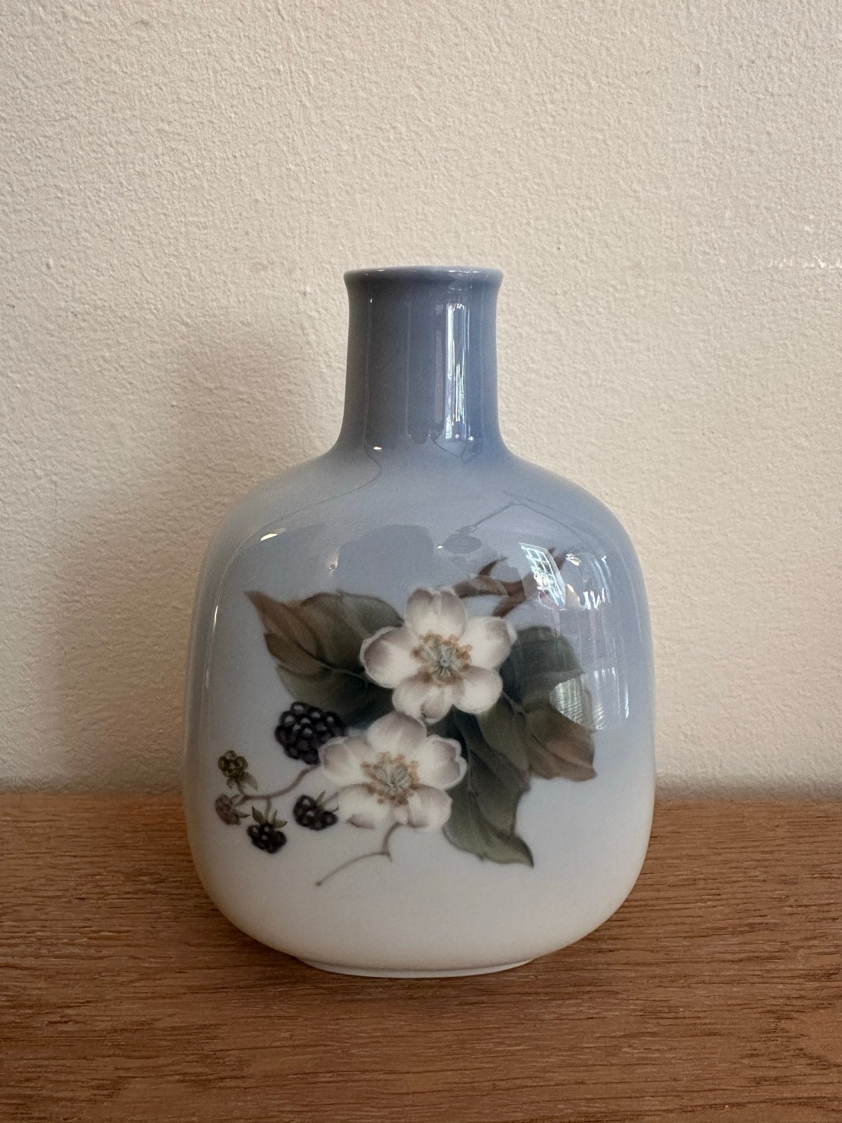Royal Copenhagen Bramble Vaas - Handgeschilderd Porselein, Antiek en Kunst, Antiek | Vazen, Ophalen of Verzenden