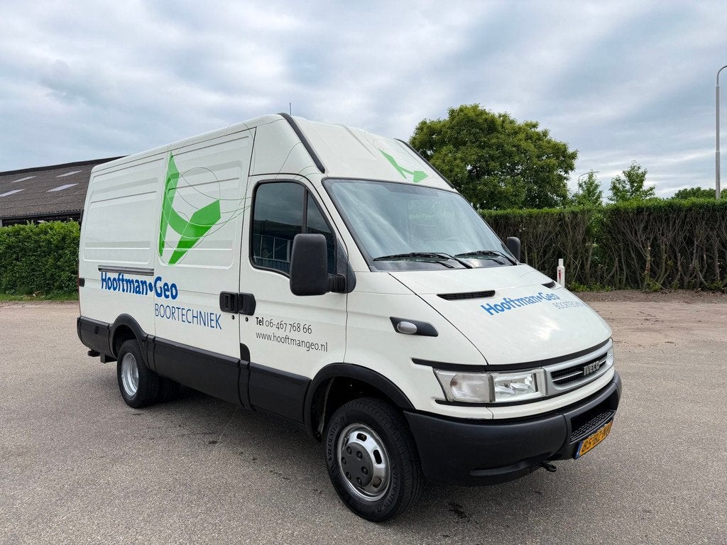 Iveco Daily 35C17V 3.0 L2H2 AC LAADKLEP, Auto's, Achterwielaandrijving, Gebruikt, 4 cilinders, Iveco