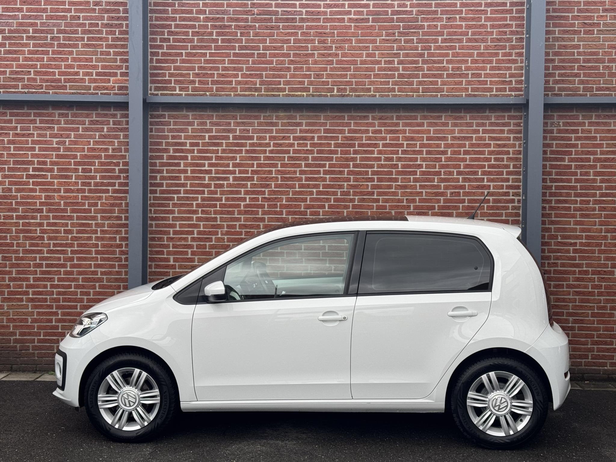 Volkswagen Up! 1.0 BMT high up! | Panoramadak | Parkeersenso, Auto's, Volkswagen, Stof, 4 stoelen, Wit, Origineel Nederlands