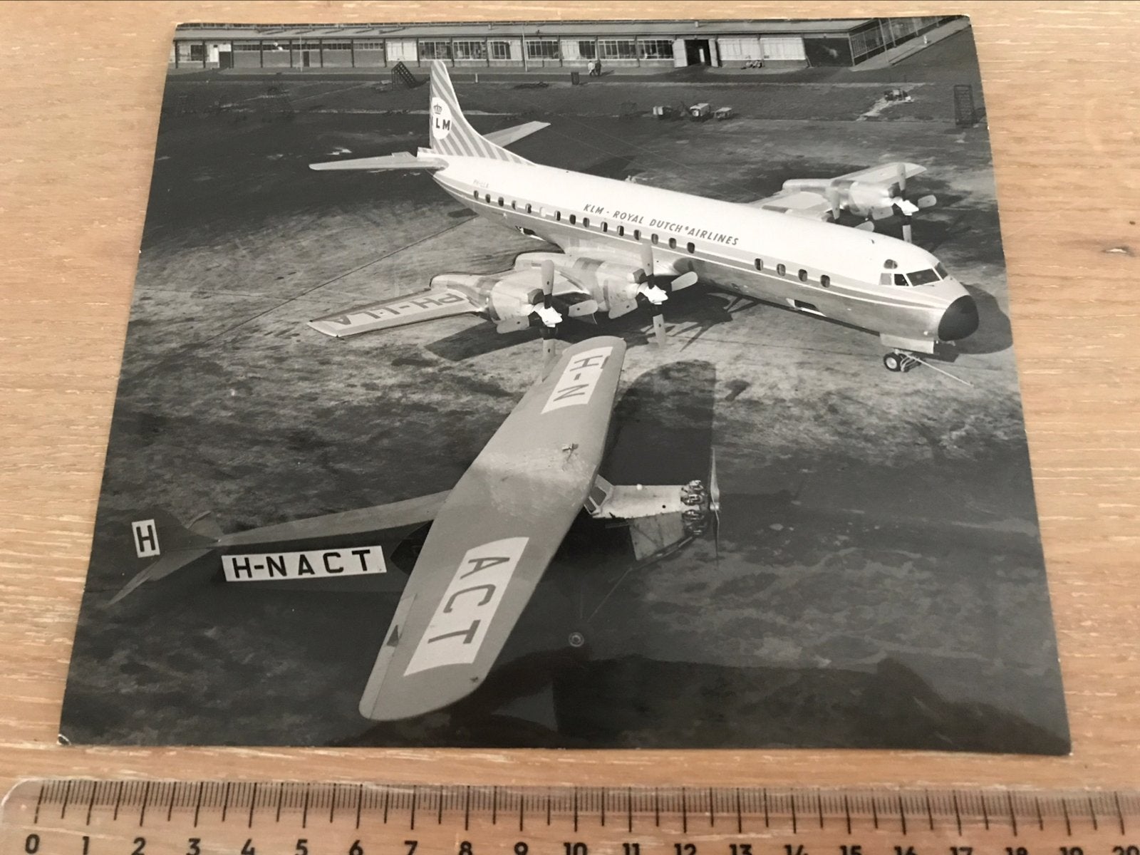 Persfoto Fokker F.VIIa & Electra vliegtuig KLM Luchtvaart, Verzamelen, Ophalen of Verzenden, Zo goed als nieuw, Kaart, Foto of Prent