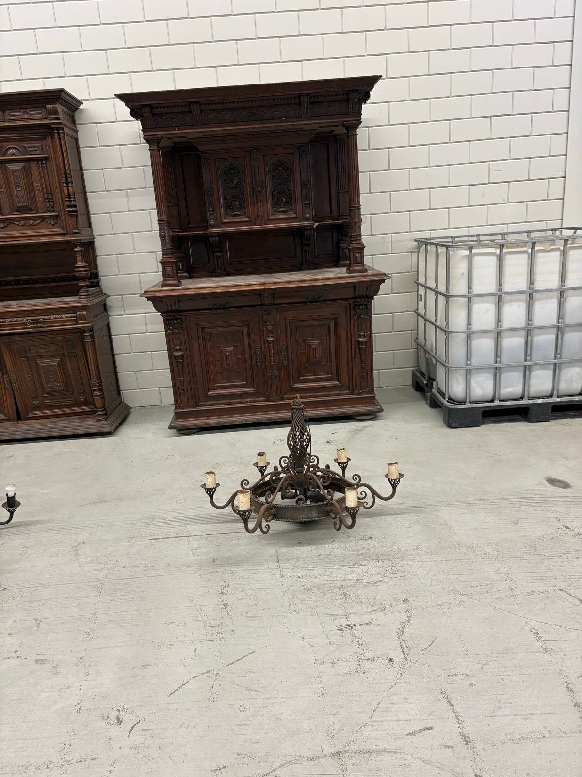Antieke meubels en kroonluchters, Ophalen