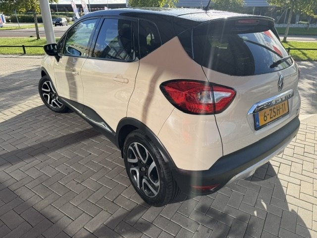 Renault Captur 0.9 TCe Helly Hansen, Auto's, Gebruikt, Zwart, Origineel Nederlands, Handgeschakeld