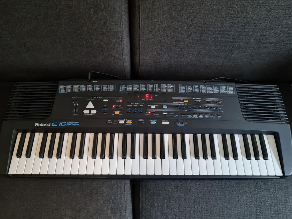 Roland E-16 Intelligent Synthesizer Keyboard, Muziek en Instrumenten, Keyboards, Ophalen, Gebruikt, 61 toetsen, Roland