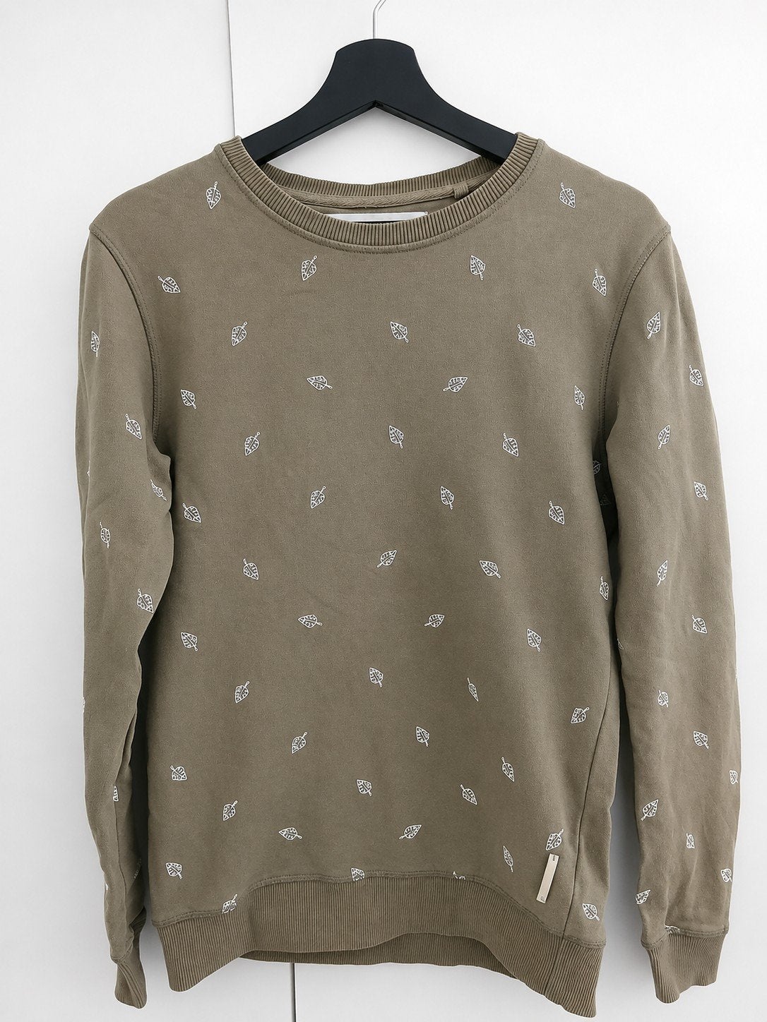RQRD Casual Wear Sweater – Khaki/Groen – Maat S – Bladprint, Ophalen of Verzenden, Zo goed als nieuw, RQRD, Groen