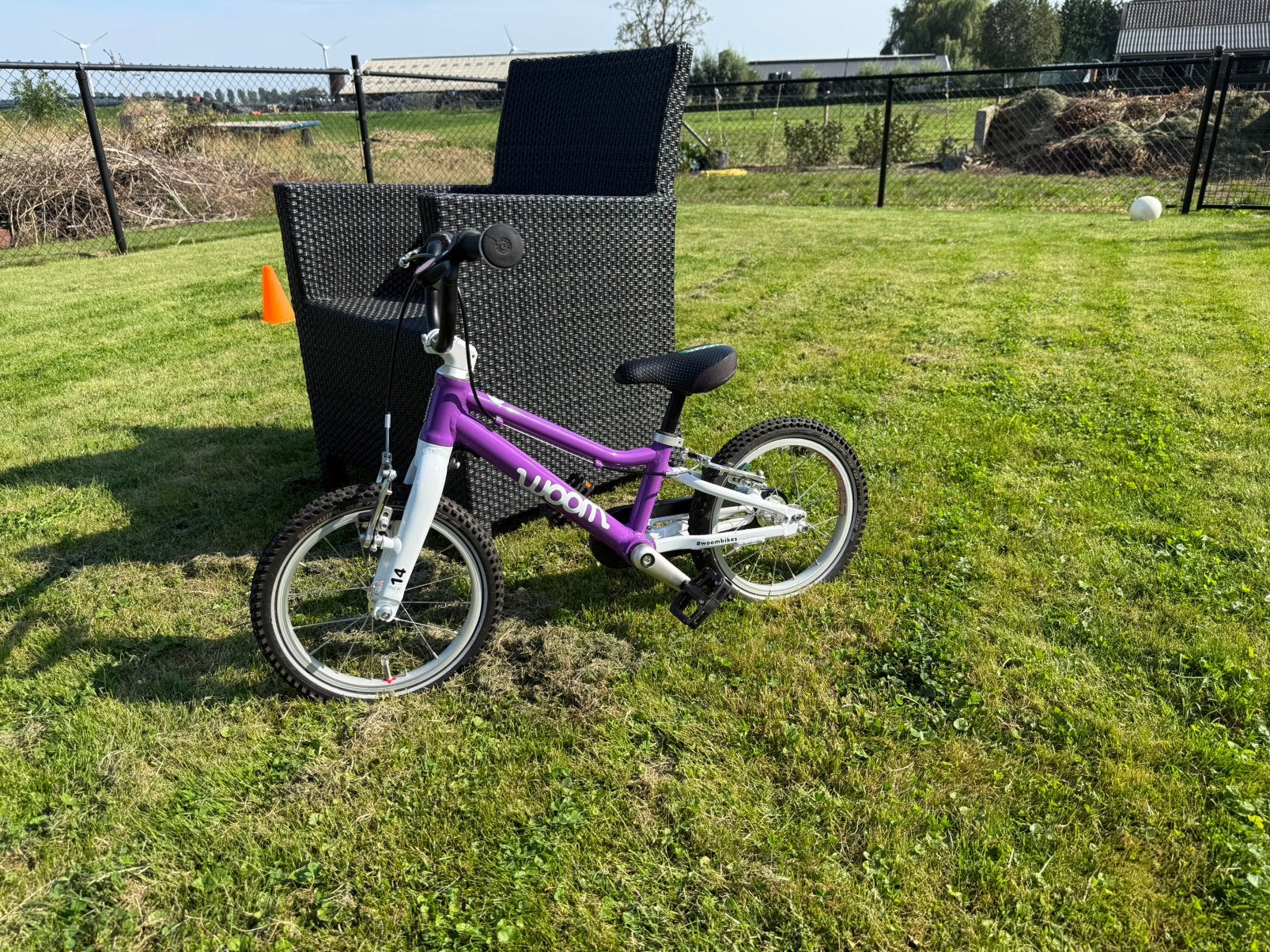 Woom 2 paars, Fietsen en Brommers, Fietsen | Kinderfietsjes, Ophalen, Zijwieltjes, Gebruikt, Velgrem