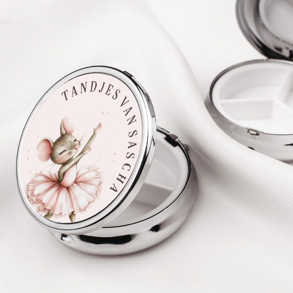 kraamcadeau geboorte baby Blush baby tandendoosje muis, The River House, Kraamcadeau, Info@theriverhouse.nl, Nieuw