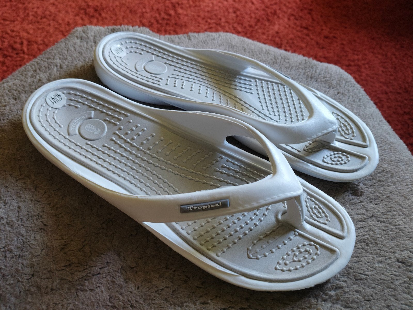 Nieuwe Teenslippers voor dames., Ophalen of Verzenden, Nieuw, Wit