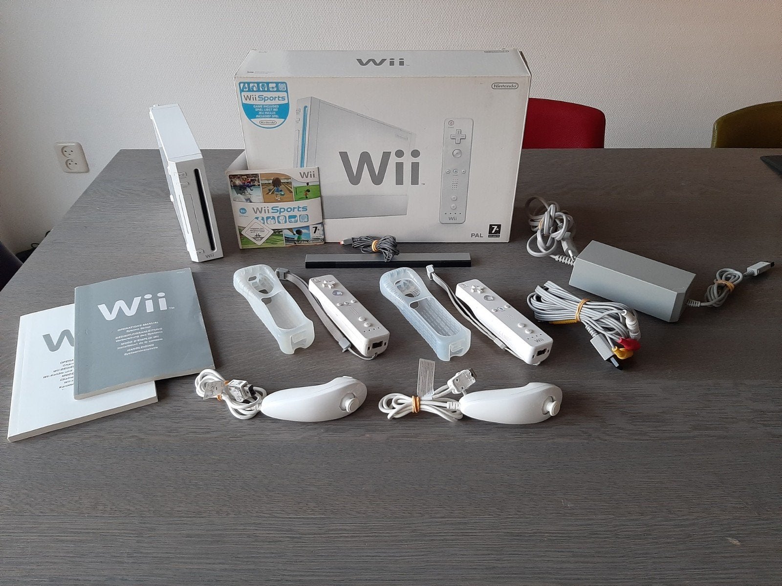 Compleet Wii Pakket & 25 Mario, Dance & Sport Games, 3 spelers of meer, Ophalen of Verzenden, Zo goed als nieuw, Vanaf 3 jaar