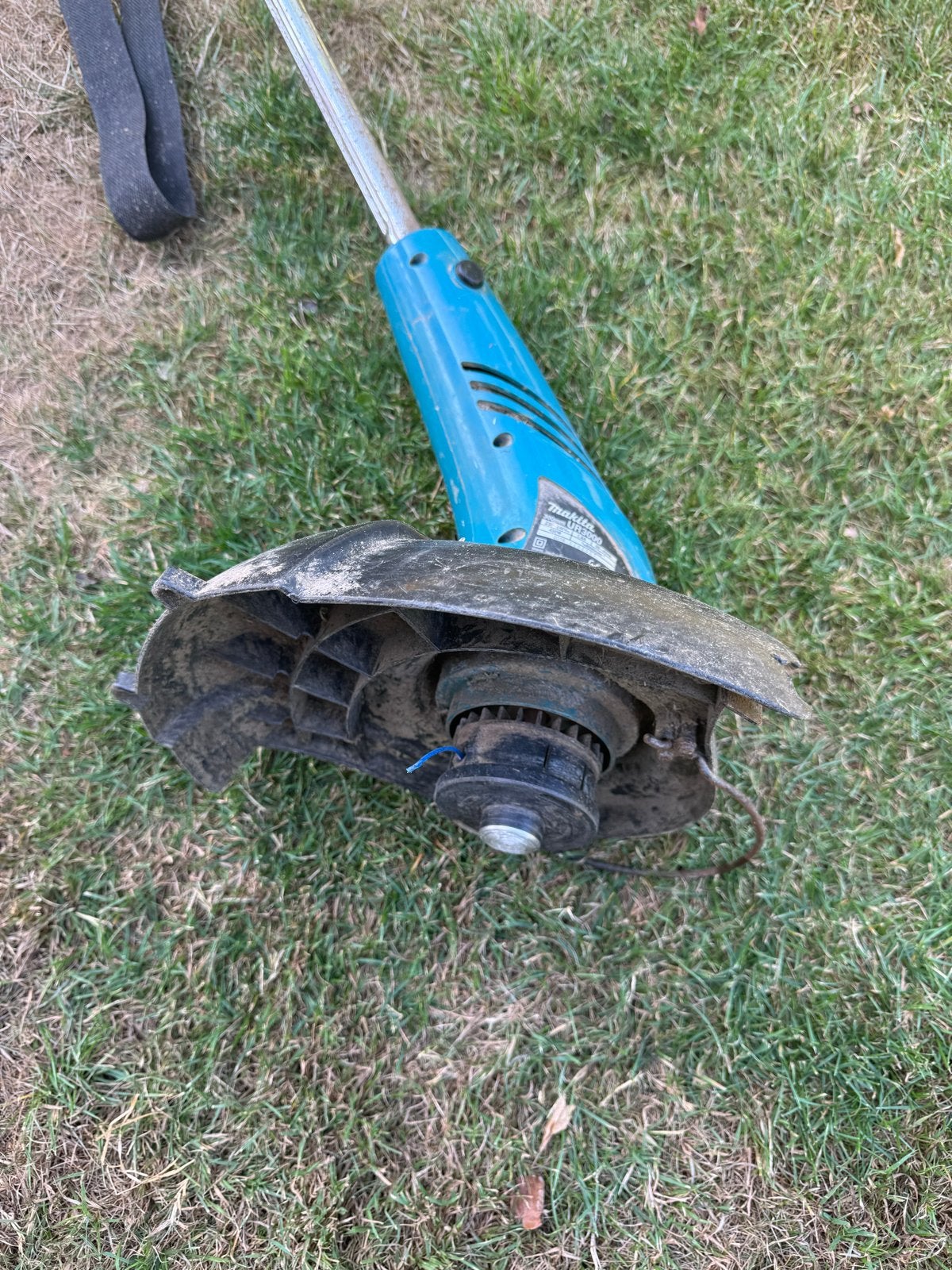 Makita UR3000 Elektrische Grastrimmer - Gebruikt, Tuin en Terras, Grasmaaiers, Ophalen, Cirkelmaaier, Gebruikt, Elektrische grasmaaier