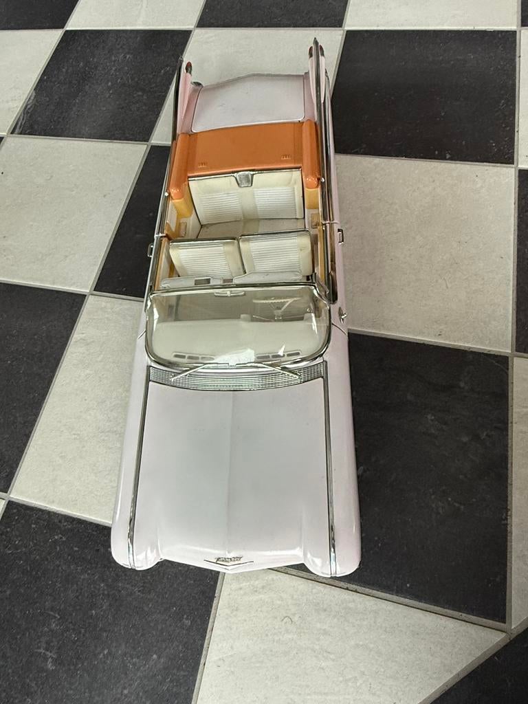 Cadillac 1959 modelauto 1:12  merk Maisto, Hobby en Vrije tijd, Modelauto's | 1:5 tot 1:12, Ophalen, Zo goed als nieuw, Auto