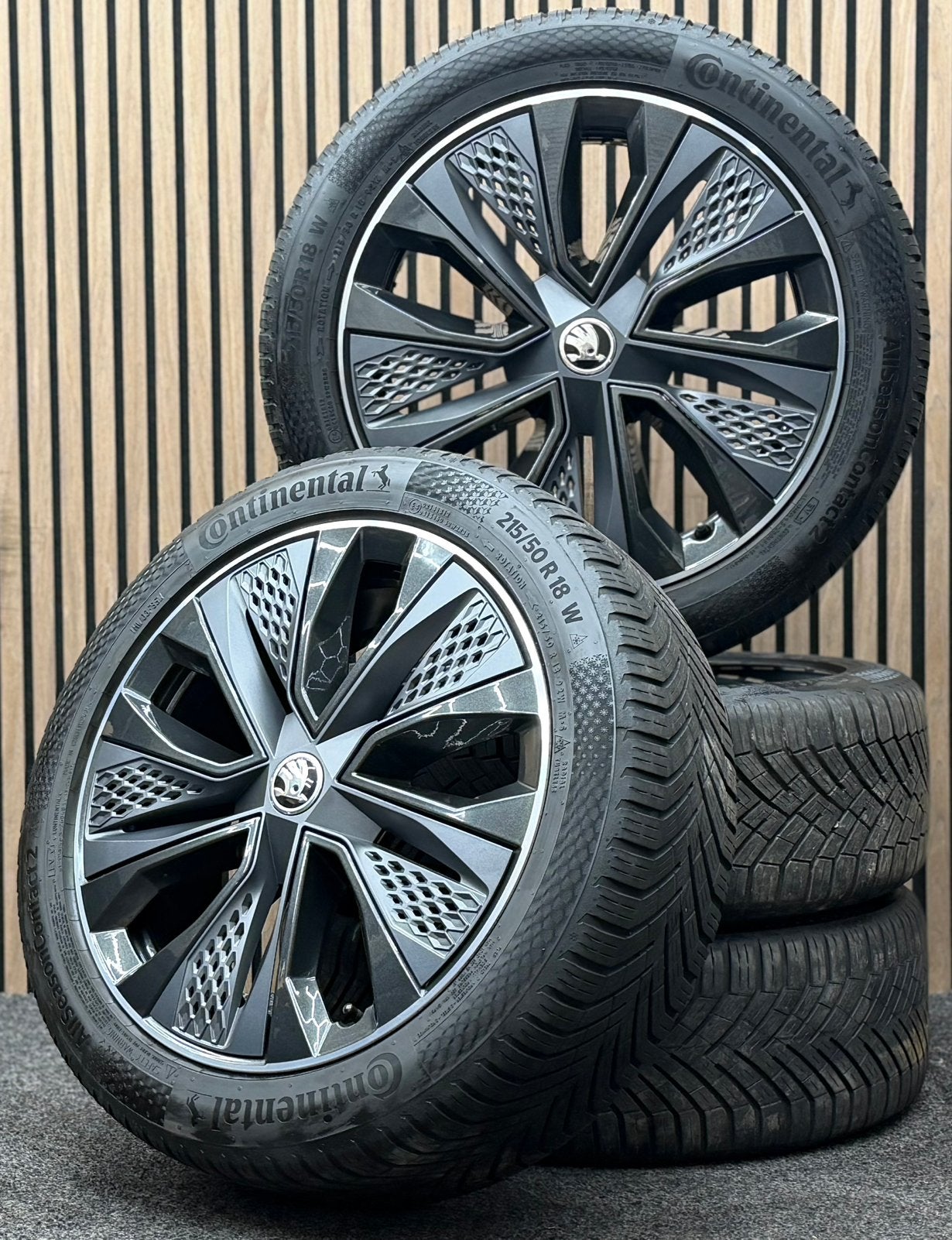 Originele 18 inch Skoda Karoq 5x112 ET45 All Season BTW!, Auto-onderdelen, Banden en Velgen, Ophalen, 18 inch, 215 mm, .