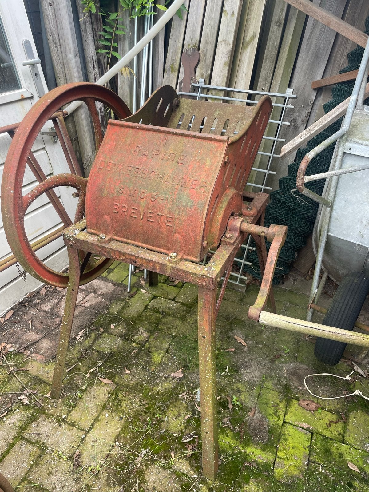 Antieke bieten machine, Ophalen