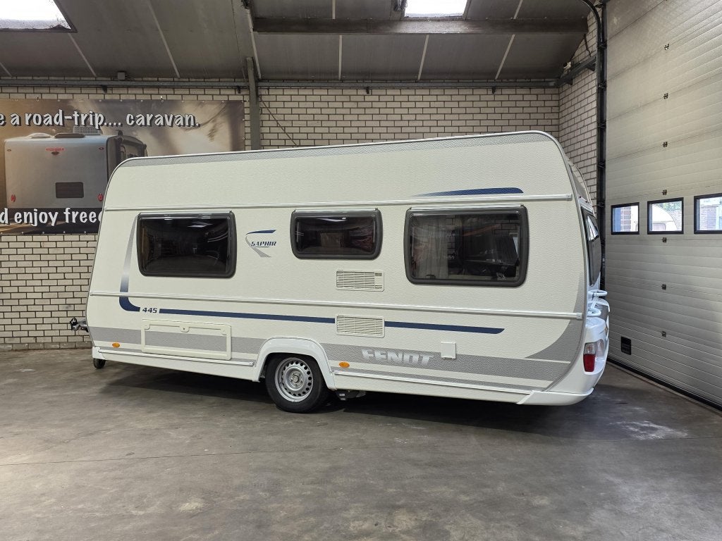 Foto 21 van Fendt Saphir 445 TFB 2012 / Frans bed/ Rondzit/ Mover