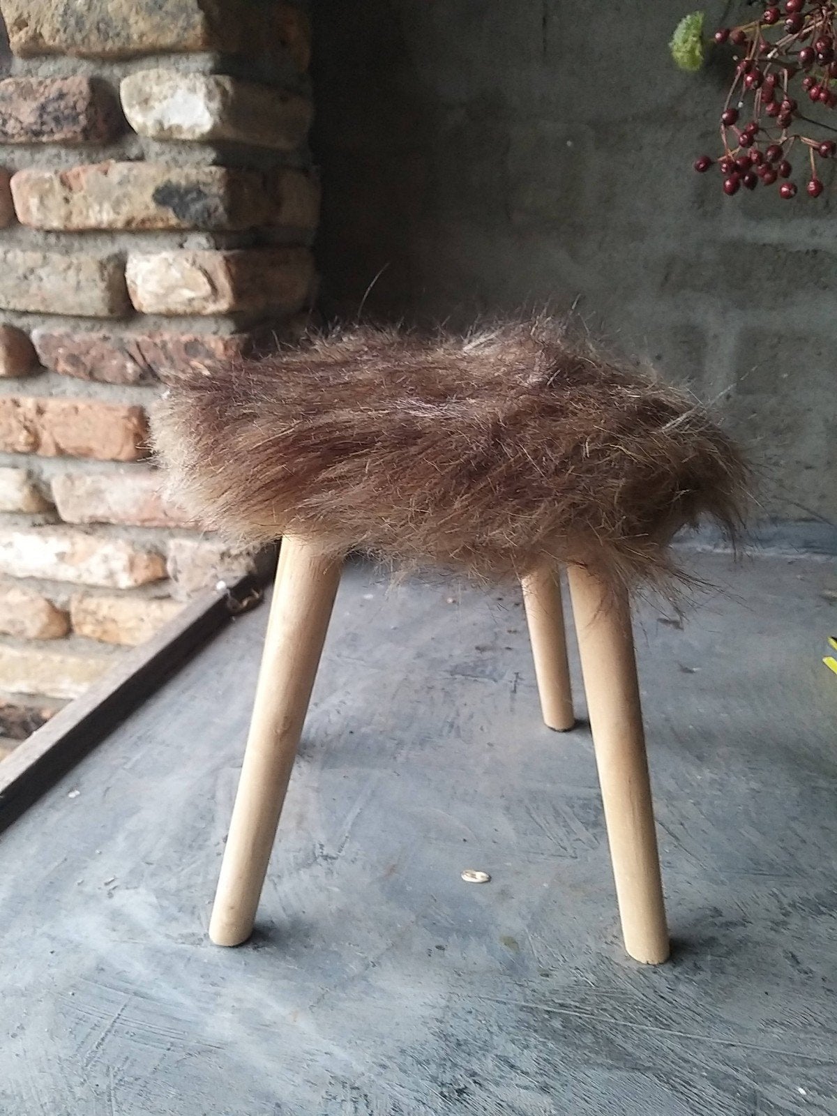 Deco krukje met vacht, Huis en Inrichting, Krukjes, Ophalen of Verzenden, Hout
