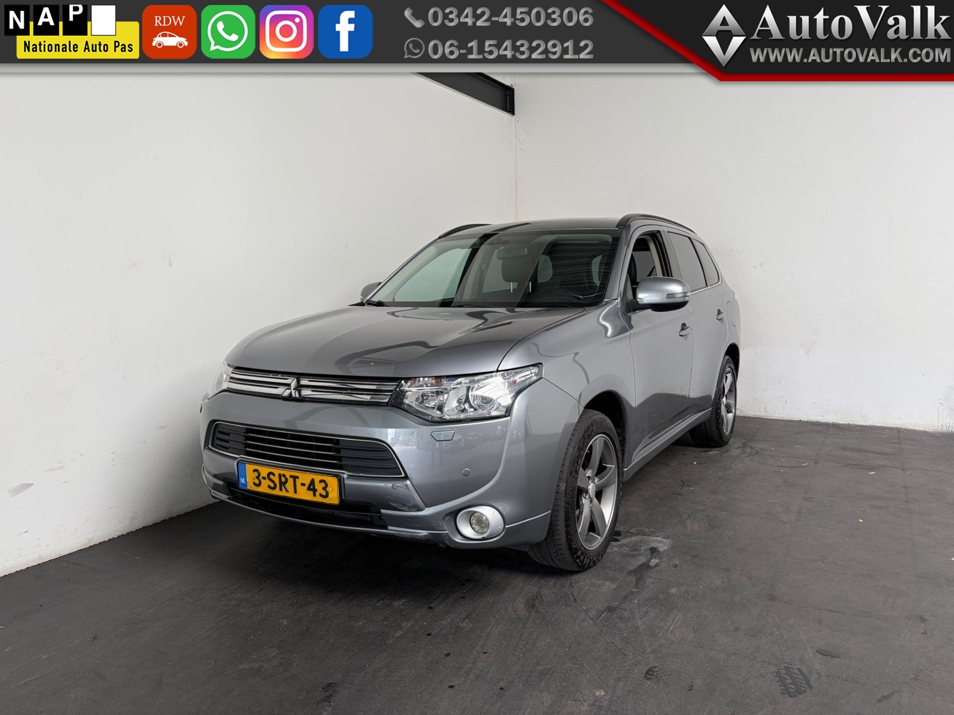 Mitsubishi Outlander 2.0 PHEV instyle. Trekhaak! (bj 2013), Auto's, Automaat, Automatische klimaatregeling, 4 cilinders, Bedrijf