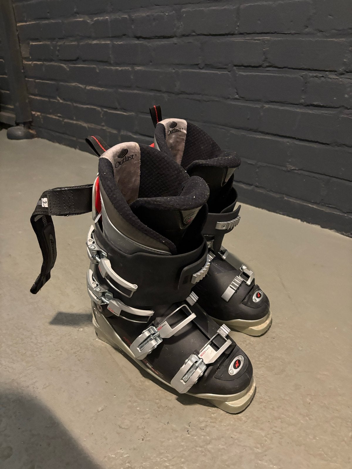Nordica ski schoenen - Maat 27.5/42,5, Gebruikt, Schoenen, Skiën, Salomon